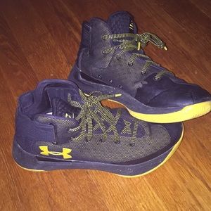 Boys youth SC basketball shoes